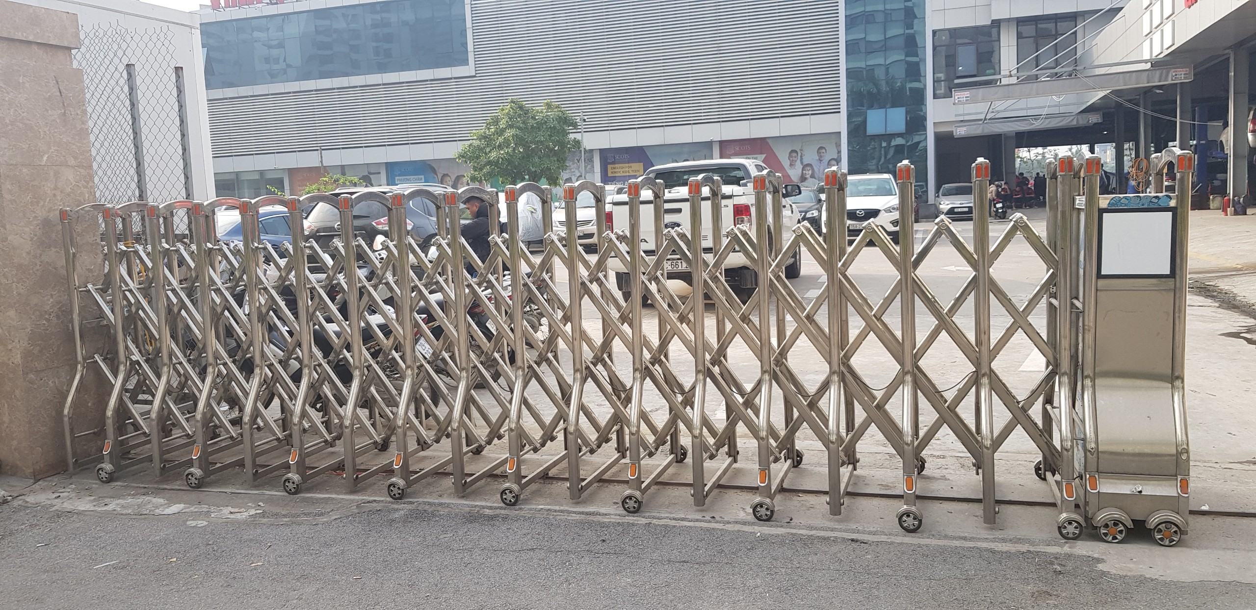 cổng xếp inox rẻ nhất Hà Nội